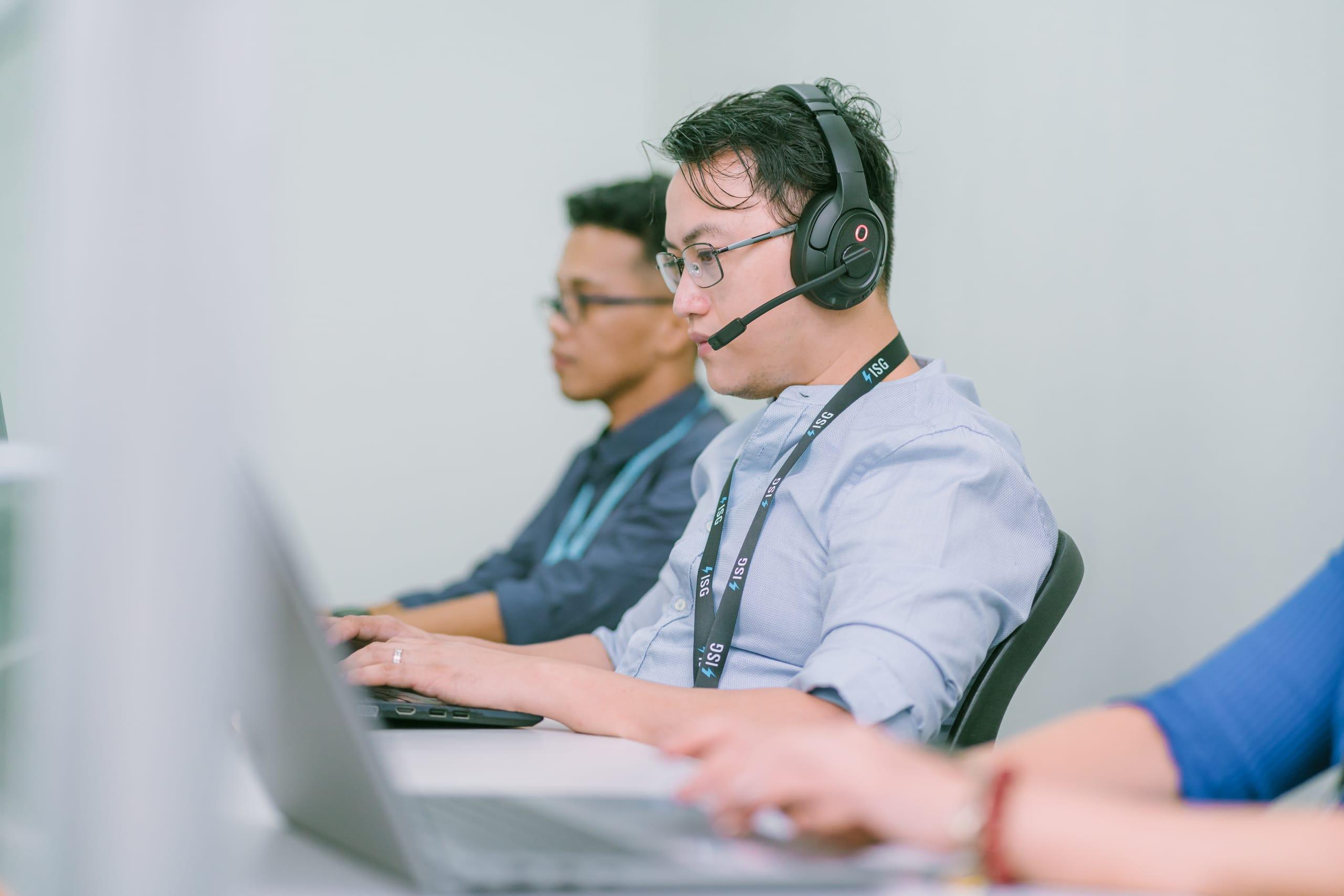 ISG support floor with headsets